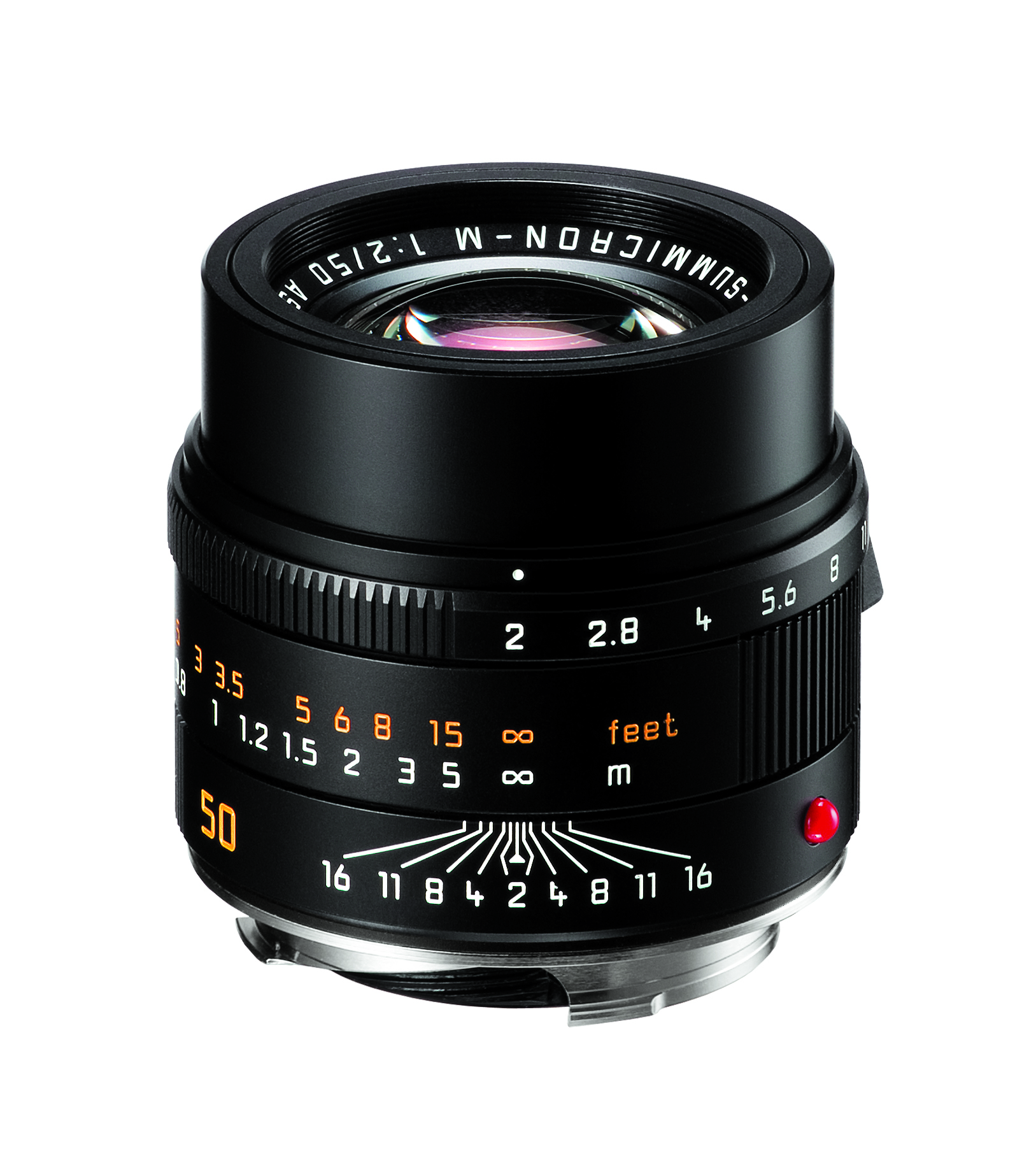 Schwarzes Leica Summicron-M 50-mm-Festbrennweitenobjektiv mit Blenden- und Entfernungsskala, roter Markierung und sichtbarer Frontlinse vor weißem Hintergrund.