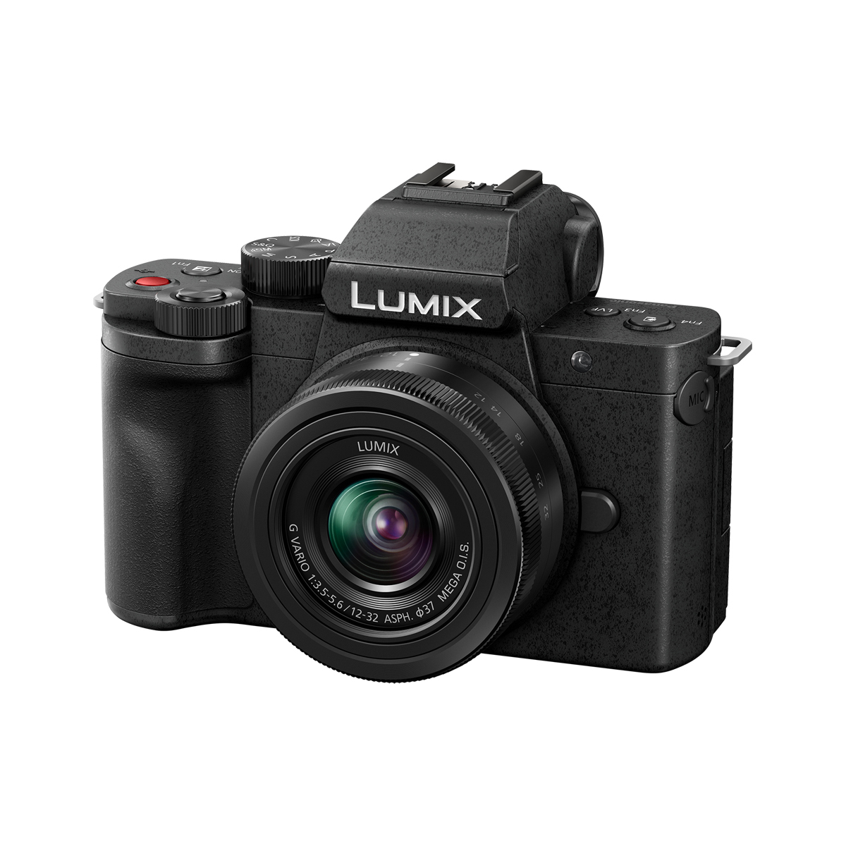 Schwarze Panasonic LUMIX Systemkamera mit kompaktem Objektiv, schräg von vorne auf weißem Hintergrund.