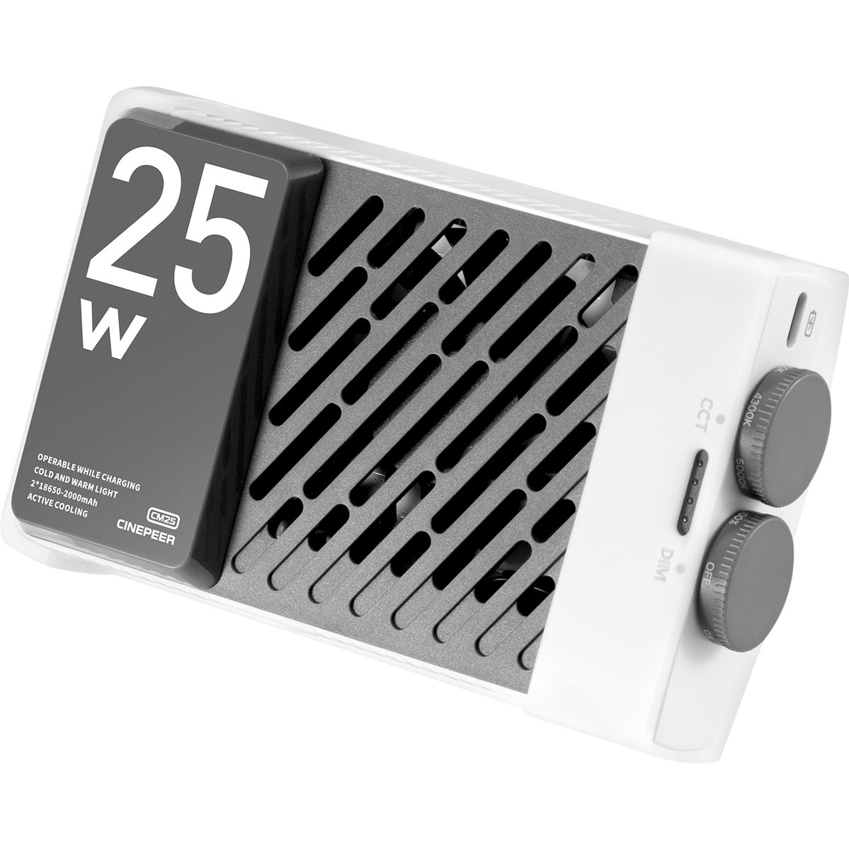 Das kompakte Zhiyun Cinepeer CM25 LED-Dauerlicht in der horizontalen Rückansicht vor weißem Hintergrund mit einer großen, dunkelgrauen Kappe auf der linken Seite, auf der die Leistungsangabe „25 W“ aufgedruckt ist, diagonalen Lüftungsschlitzen in der Mitt