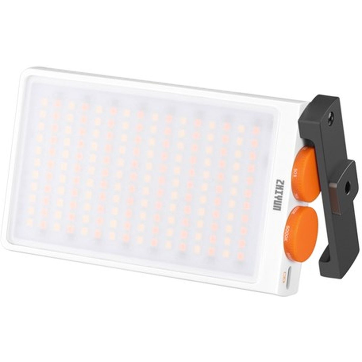 Das weiße Zhiyun Fiveray M40 LED-Dauerlicht in einer horizontalen Schrägansicht vor weißem Hintergrund mit direktem Blick auf das große LED-Matrix-Panel, den grauen Zhiyun-Schriftzug an der Seite, zwei markante orangefarbene Einstellräder und den ausgekla
