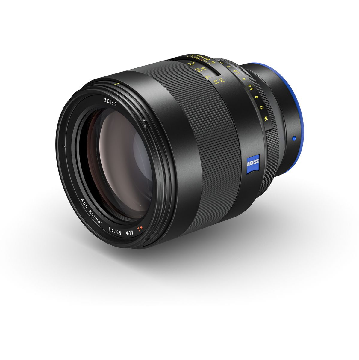 Schwarzes ZEISS Kameraobjektiv mit großer Frontlinse, breitem Fokusring, blauem ZEISS Logo