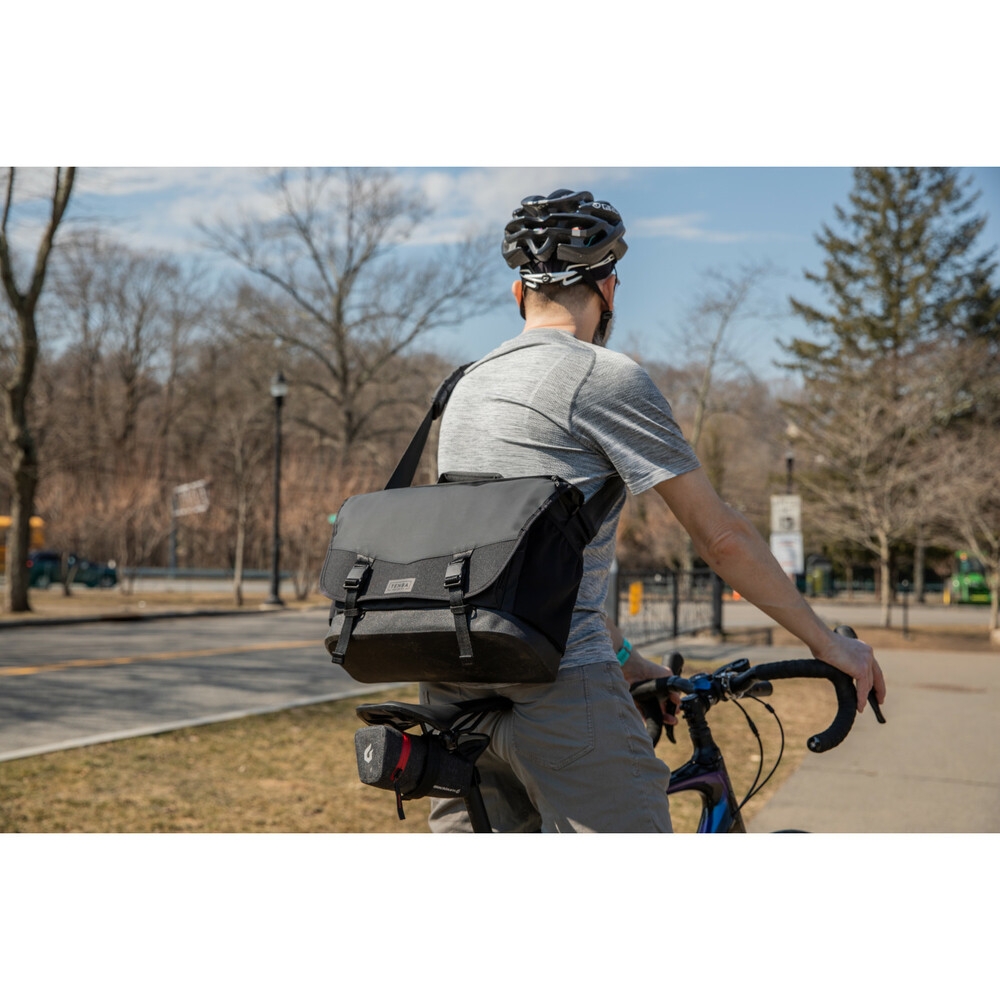 Tenba DNA 13 DSLR Messenger Tasche schwarz