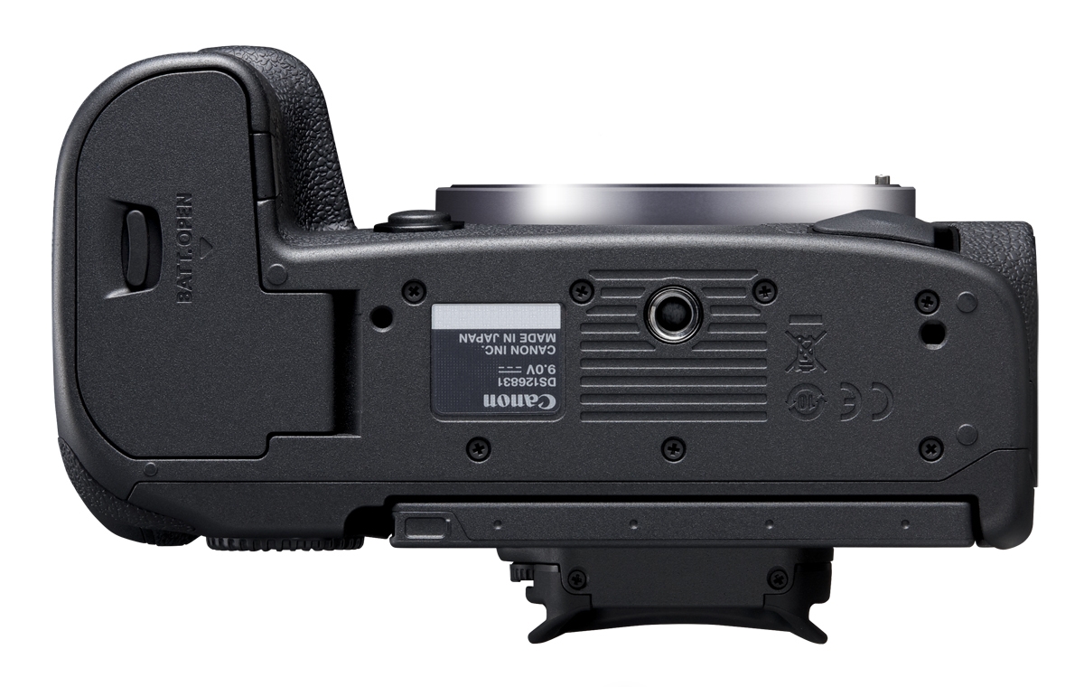 Canon EOS R5 Systemkamera in Schwarz – Unterseite mit Stativgewinde und Anschlüssen