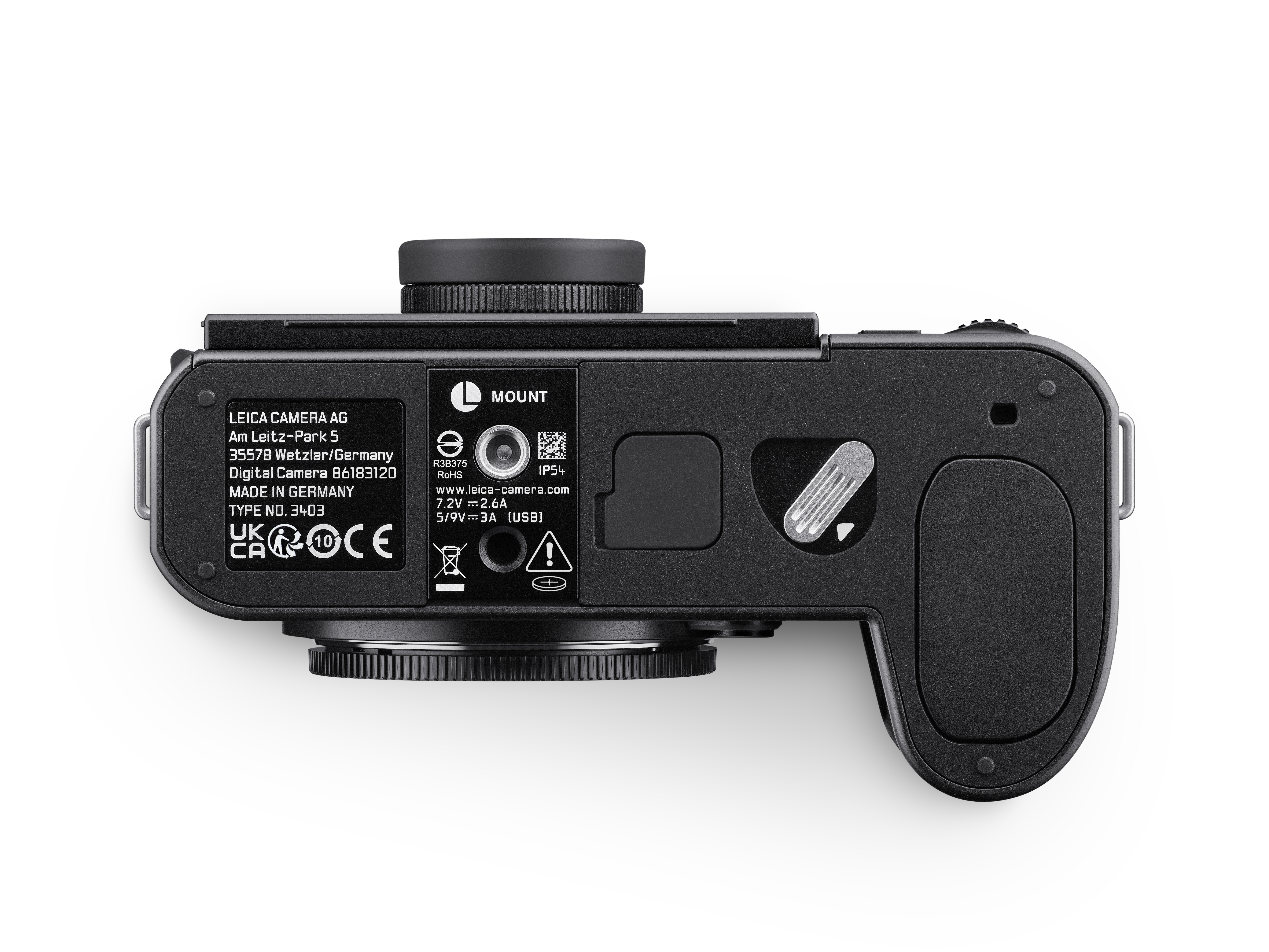 Die Unterseite der professionellen Leica SL3-P Vollformat-Systemkamera in der horizontalen Draufsicht vor weißem Hintergrund mit direktem Blick auf das zentrierte Stativgewinde, das L-Mount-Logo, die Produktplakette mit der Aufschrift „MADE IN GERMANY /