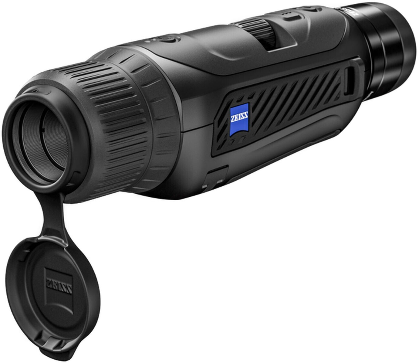 Die kompakte ZEISS DTI 6/20 High-End-Wärmebildkamera mit 20-mm-Objektiv, schräg von vorne links vor einem rein weißen Hintergrund fotografiert. Im Vergleich zum 40-mm-Modell fällt das Gehäuse im vorderen Objektivbereich deutlich kürzer und schlanker aus.