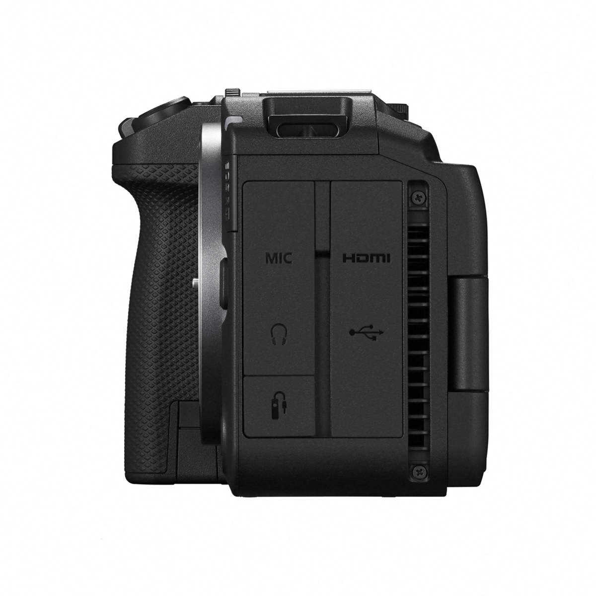 Seitenansicht des Canon EOS R6 V Kameragehäuses mit geschlossenen Gummiabdeckungen für die Audio- und Videoschnittstellen wie HDMI, USB-C, Mikrofon und Kopfhörer sowie sichtbaren Lüftungsschlitzen vor weißem Hintergrund.
