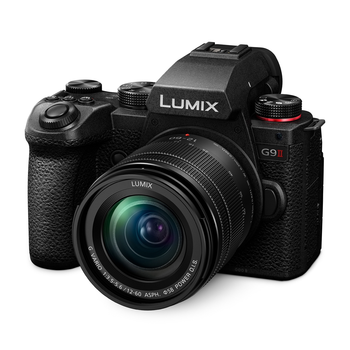 Schwarze Panasonic LUMIX G9 II Systemkamera mit angesetztem Zoomobjektiv, schräg von vorne auf weißem Hintergrund.
