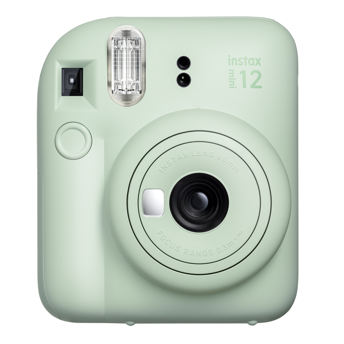 Fujifilm Instax Mini 12 Sofortbildkamera vor weißem Hintergrund mit direktem Blick auf das ausgedrehte Objektiv mit der Aufschrift „INSTAX LENS 60mm“, den integrierten vertikalen Blitz, den kleinen Selfie-Spiegel neben der Linse und den dezenten Produktau