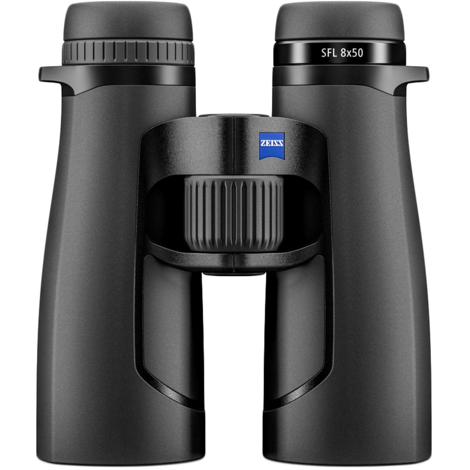 Ein schwarzes ZEISS SFL 8x50 Fernglas in der Frontalansicht, freigestellt auf einem weißen Hintergrund. Das ergonomische Gehäuse zeichnet sich durch seine schlanken, verlängerten Objektivtuben aus. Im Zentrum der Brücke prangt das quadratische blaue ZEISS