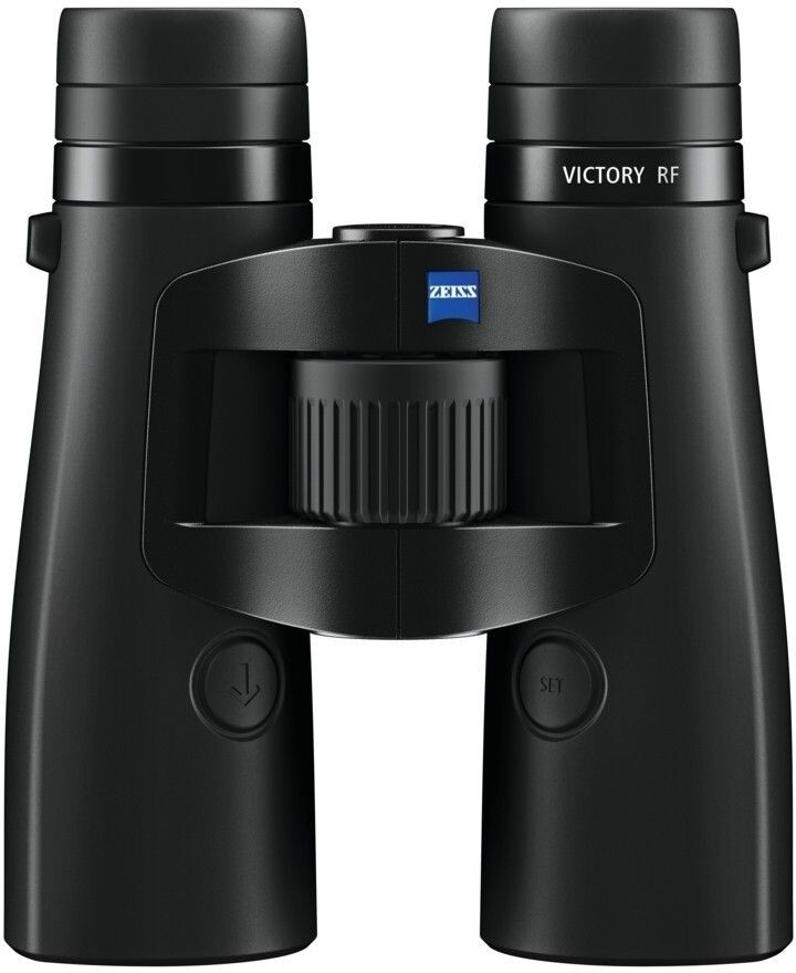 Das schwarze Premium-Fernglas ZEISS Victory RF mit integriertem Laser-Entfernungsmesser in der direkten Frontansicht vor einem rein weißen Hintergrund. Das Gehäuse verfügt über eine breite Komfortbrücke, auf der mittig das quadratische, blaue ZEISS-Logo p