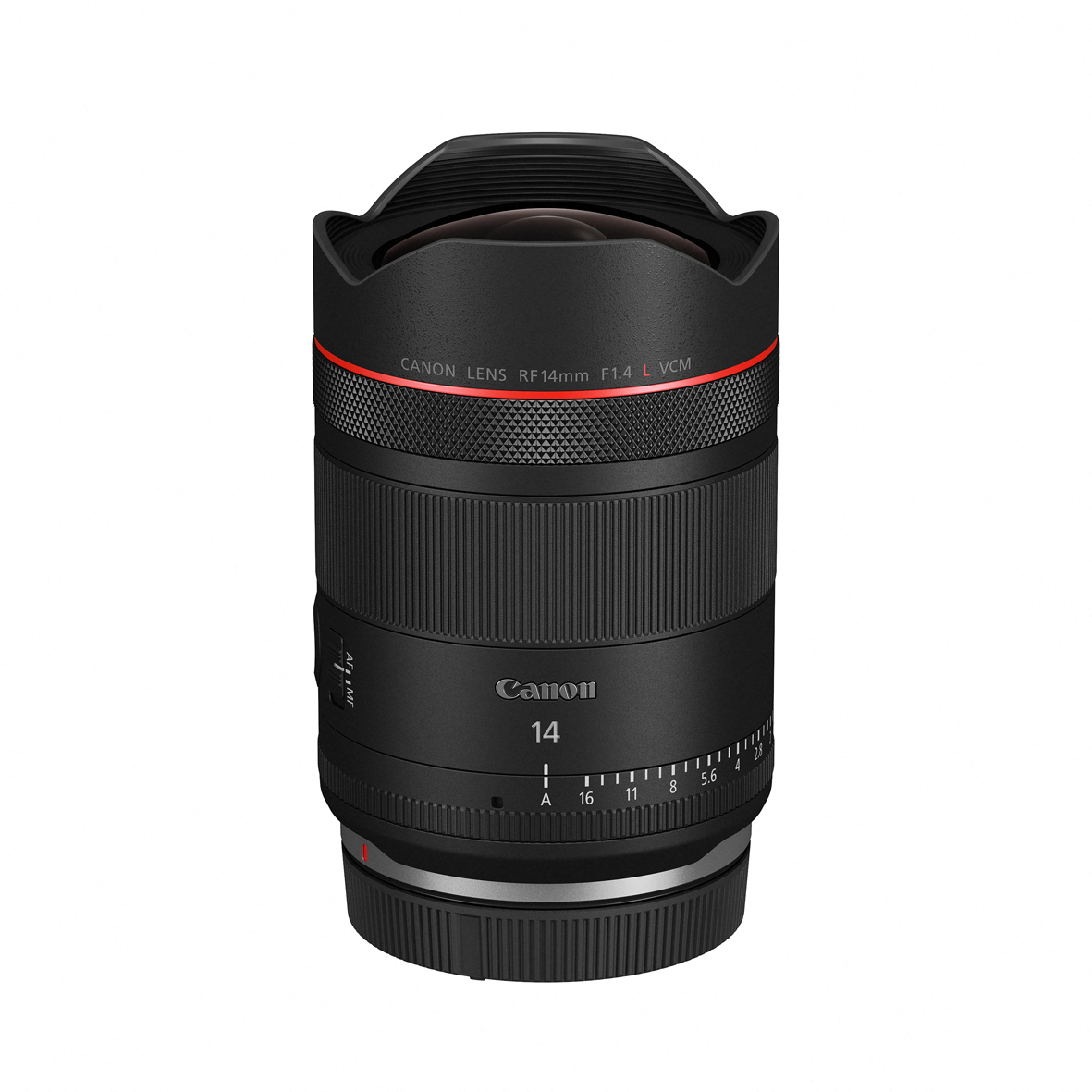 Schräge Frontansicht des Canon RF 14mm f/1.4 L VCM Ultraweitwinkel-Objektivs mit aufgesetztem hinteren Bajonettdeckel, sichtbarem Blendenring und rotem L-Serien-Ring auf weißem Hintergrund.