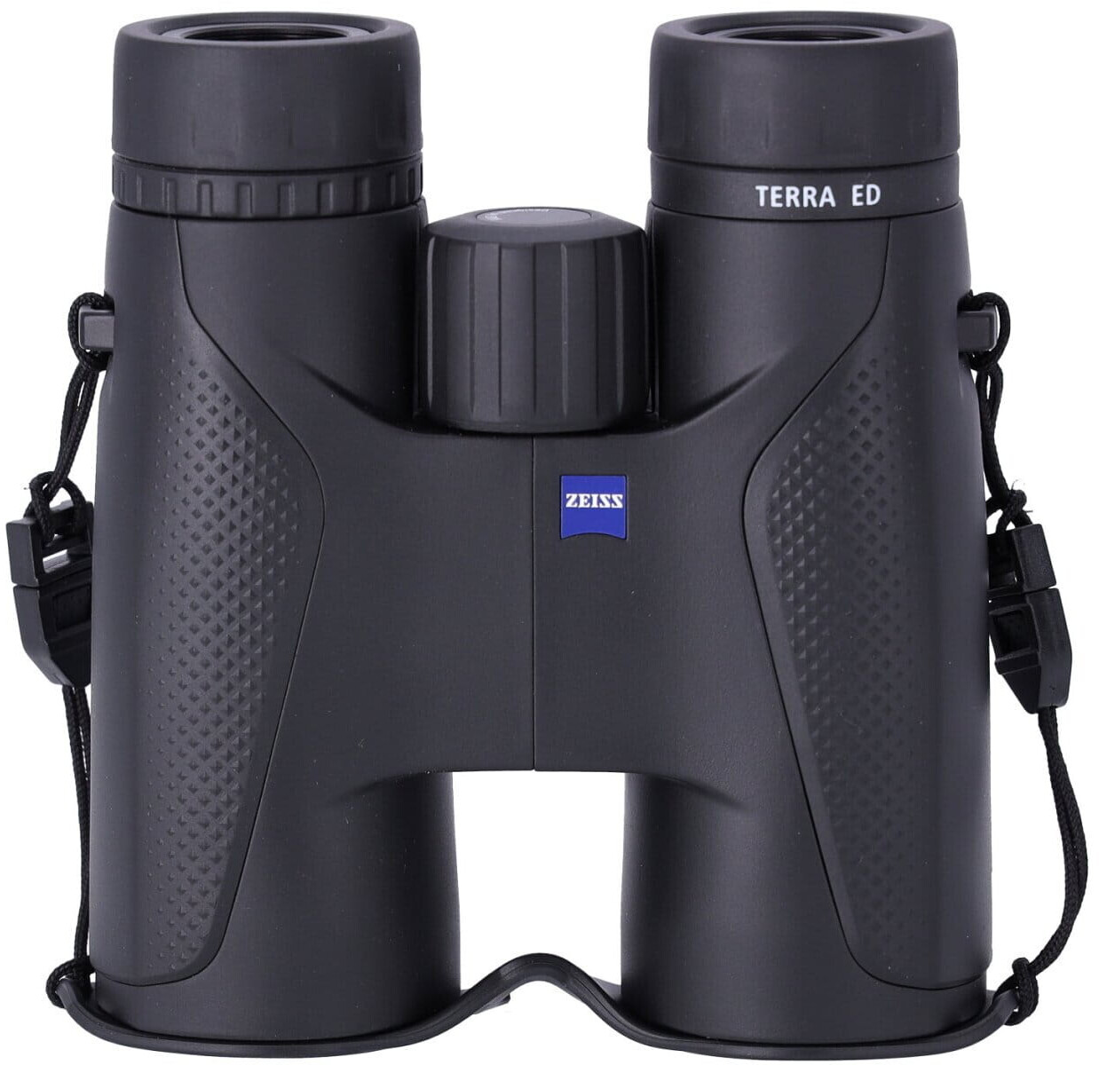 Ein komplett schwarzes ZEISS Terra ED Dachkant-Fernglas in der direkten Frontansicht vor einem rein weißen Hintergrund [image_cOpXWk.png]. An den seitlichen Ösen der beiden Tuben ist ein schwarzer Trageriemen (Nackengurt) montiert, der an den Flanken nach