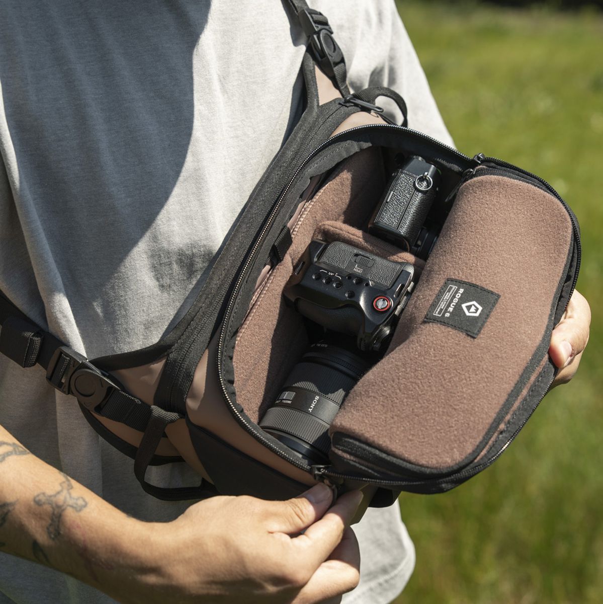 WANDRD Rogue Sling 6l Yuma Tan V2 (+ Gratis WANDRD Socks)