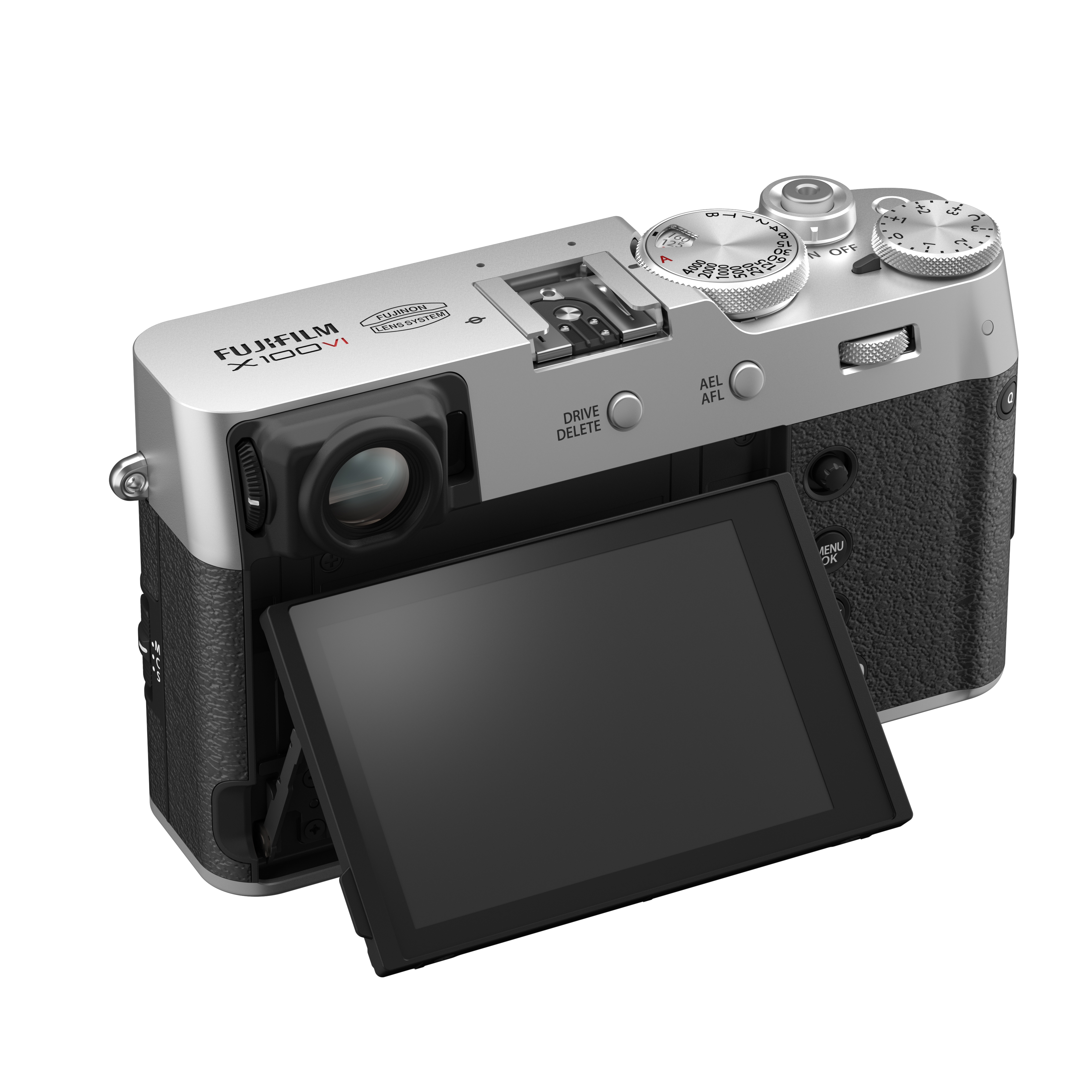 Silber-schwarze Fujifilm X100VI Digitalkamera in der Rückansicht vor weißem Hintergrund mit ausgeklapptem Touchscreen-Display, Sucher, Einstellrädern auf der Oberseite und eingraviertem Fujifilm X100VI Schriftzug.