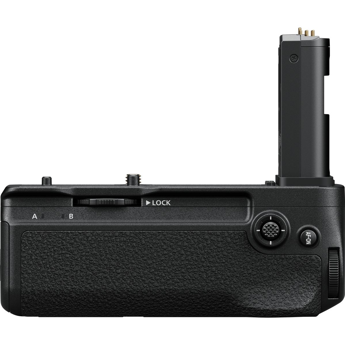 Schwarzer Hochformat-Batteriegriff für eine Systemkamera in der Rückansicht, mit strukturierter Gummierung, AF-ON-Taste, Multi-Fokuswähler (Joystick), einem rückseitigen Einstellrad, Lock-Schalter sowie Markierungen für die Akkufächer A und B, freigestell