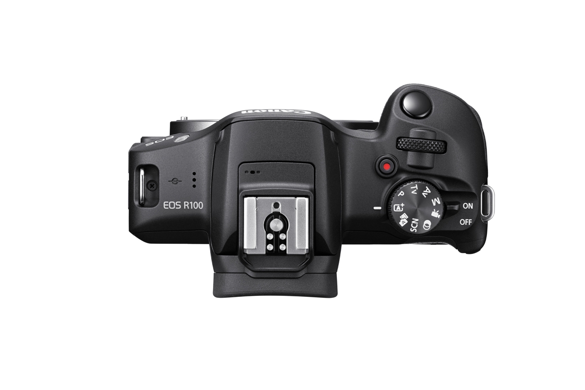 Canon EOS R50 Systemkamera in Schwarz – Draufsicht mit Moduswahlrad und Zubehörschuh