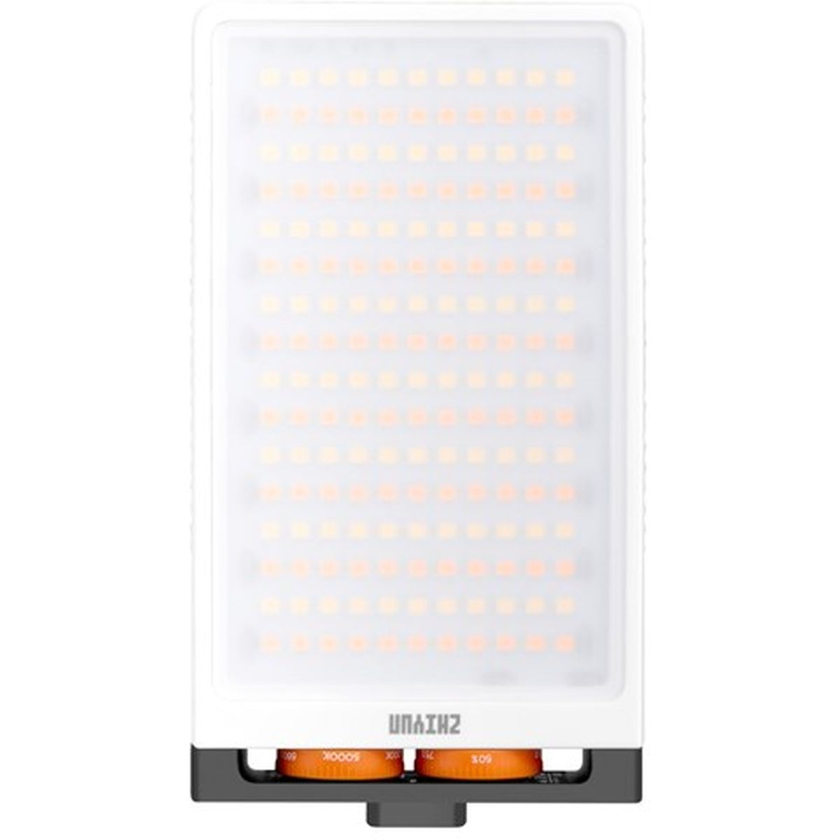 Die frontale Vorderansicht des Zhiyun Fiveray M40 LED-Dauerlichts vor weißem Hintergrund mit direktem Blick auf das große LED-Panel, hinter dessen Diffusorfläche zahlreiche quadratische, orangefarbene und weiße LED-Dioden angeordnet sind, sowie den grauen