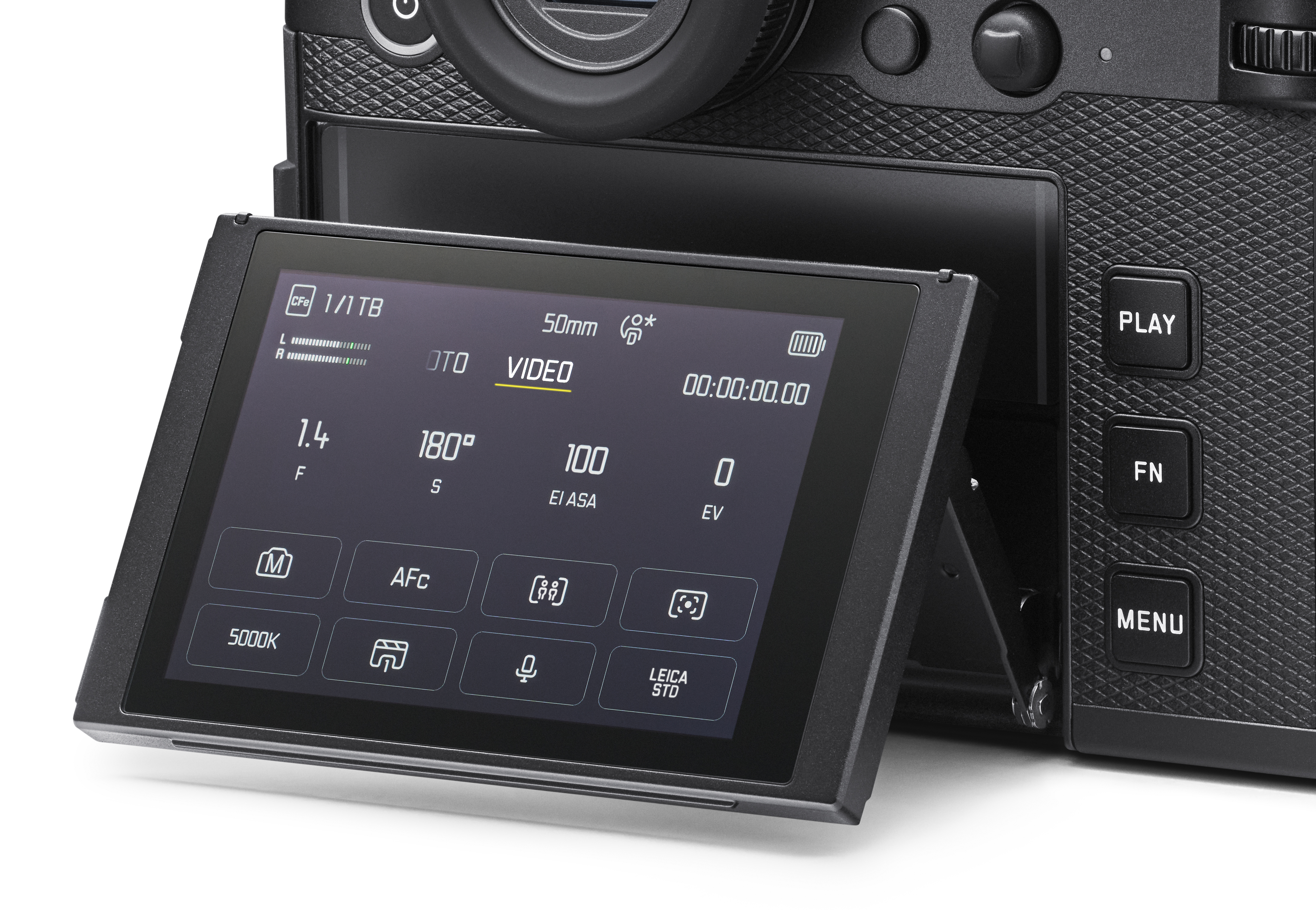 Eine Detailaufnahme der Gehäuserückseite der Leica SL3-P Vollformat-Systemkamera mit dem nach oben gekippten LCD-Touchscreen, der das Video-Menü mit Parametern wie Blende f/1.4, einem Verschlusswinkel von 180°, ISO 100 sowie verschiedenen Touch-Schaltfläc