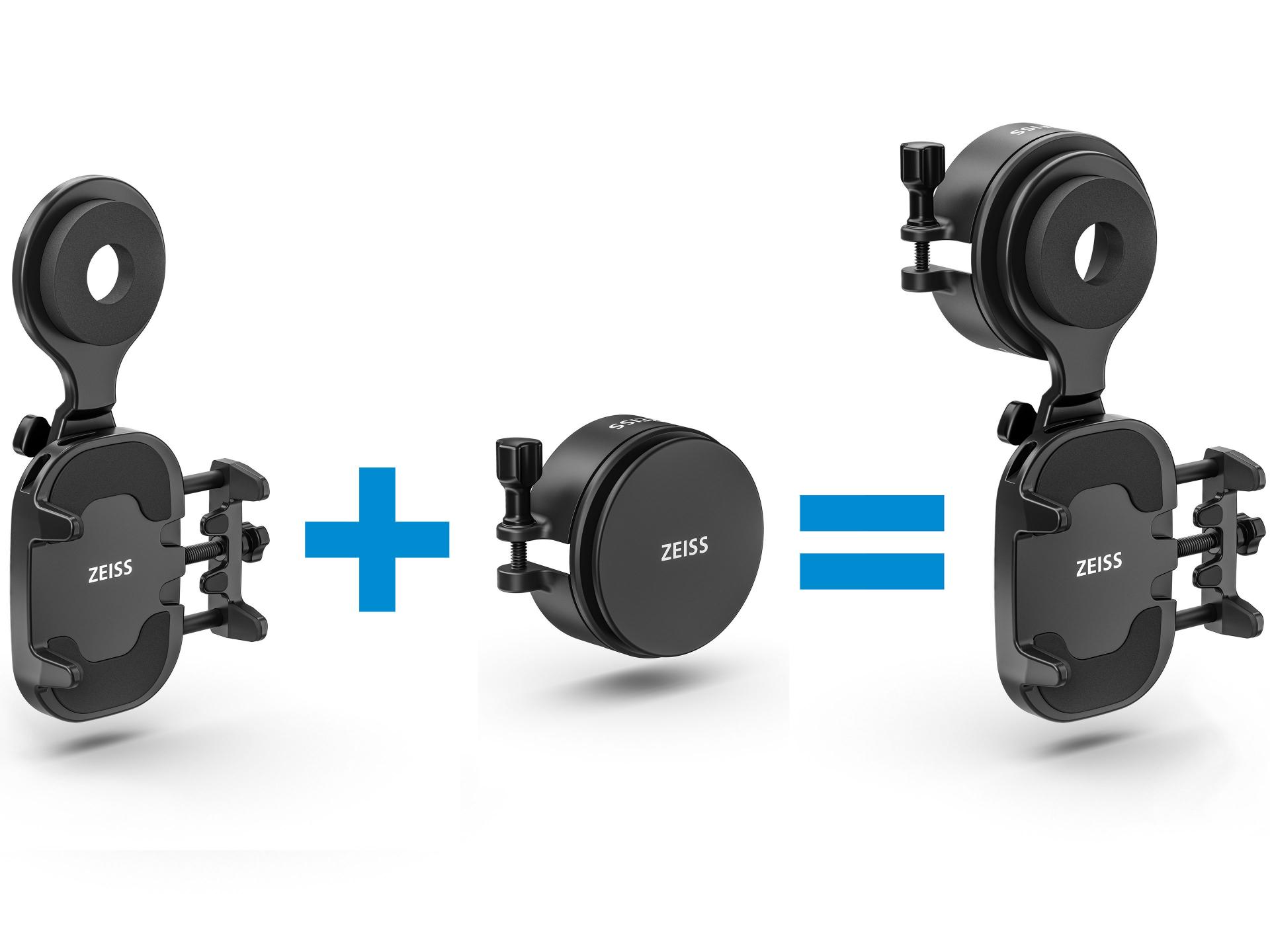 Eine dreiteilige Produktgrafik, die die Zusammensetzung des ZEISS Digiscoping-Systems zeigt. Links ist die verstellbare Smartphone-Halterung abgebildet, gefolgt von einem blauen Pluszeichen. In der Mitte ist der geschlossene Okular-Adapterring mit Schutzk