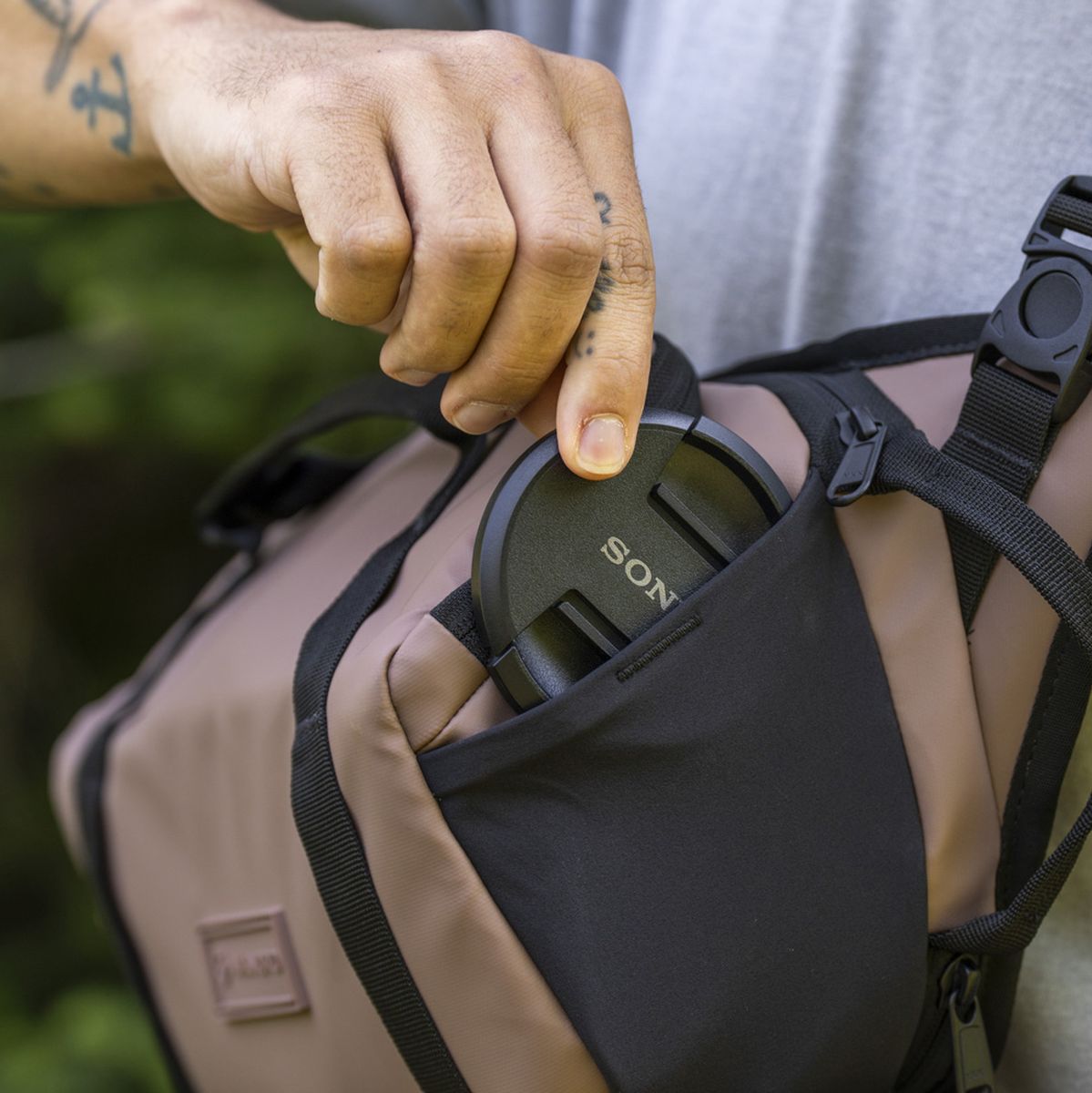 WANDRD Rogue Sling 6l Yuma Tan V2 (+ Gratis WANDRD Socks)
