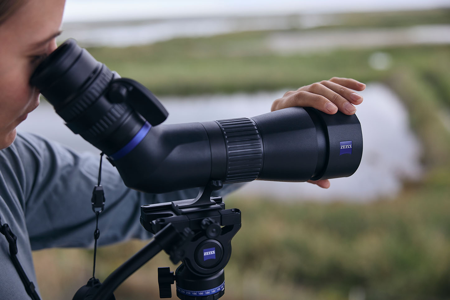 ZEISS Conquest Apia 65 Spektiv Set mit 20-50x Okular & Carbon-Stativ