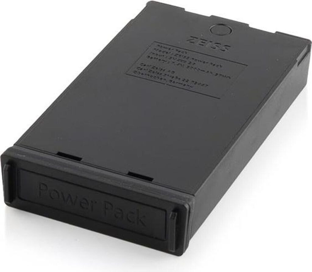 Ein rechteckiges, schwarzes ZEISS Secacam Power Pack (wiederaufladbarer Lithium-Ionen-Akku) für Wildkameras, freigestellt auf einem weißen Hintergrund mit leichter Spiegelung. Auf der Vorderseite ist der Schriftzug „Power Pack“ eingeprägt, und auf der Obe