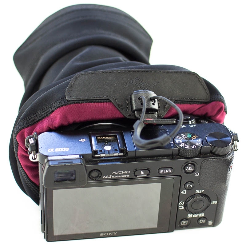 Peak Design Shell Small (S) - Wetterfeste Schutzhülle für große Profi-DSLRs oder Kameras mit Batteriegriff und Objektiv bis 9 cm