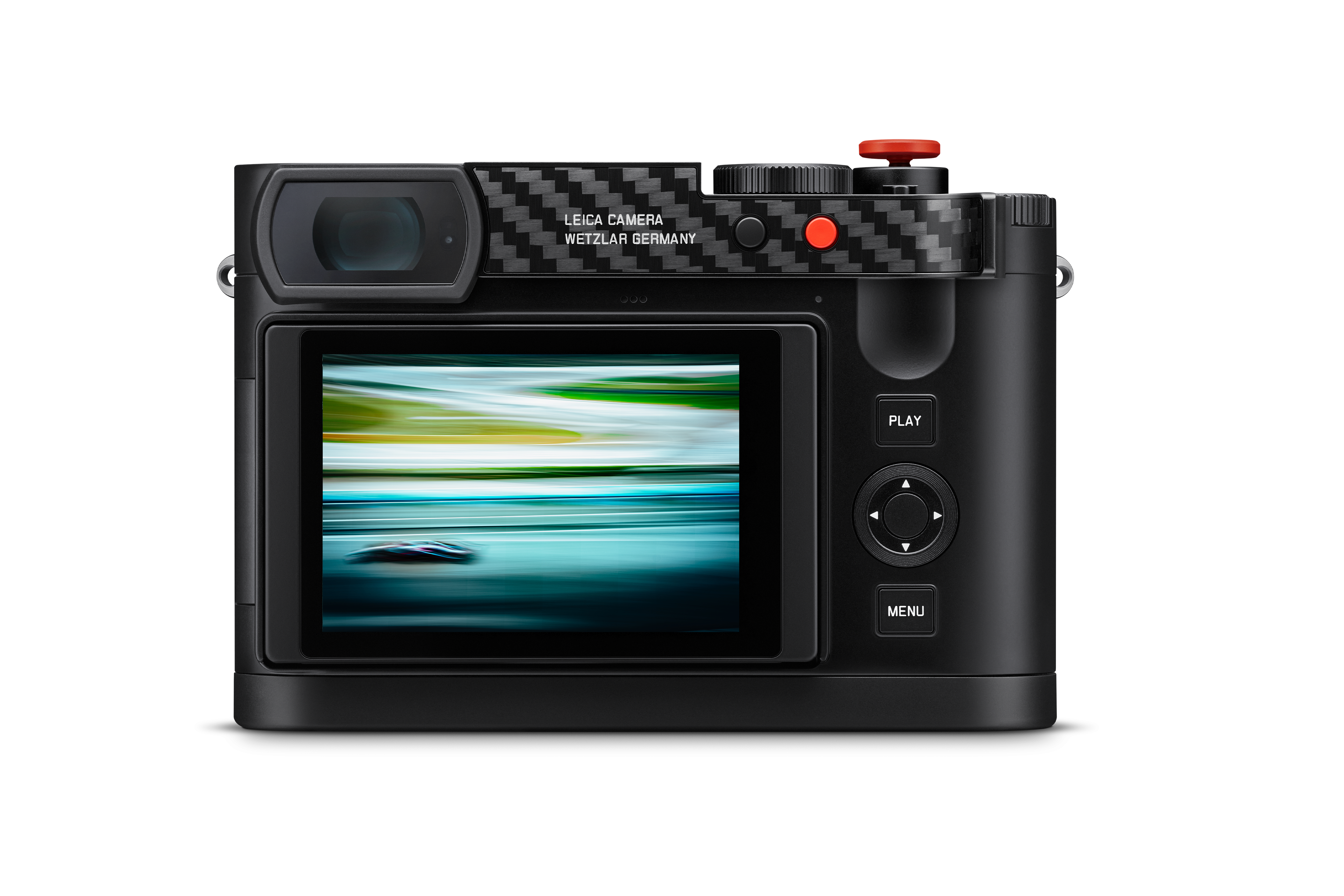 Rückansicht der Leica Q3 43 F1 Sonderedition mit Carbon-Design, roten Bedienelementen und Formel-1-Rennwagen auf dem Kameradisplay.
