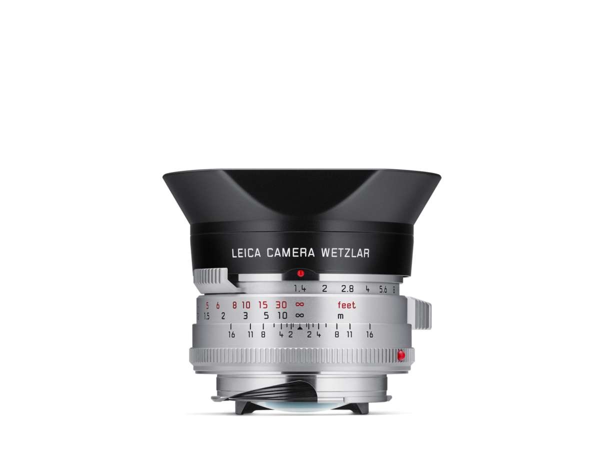 Leica Objektiv in Silber mit Gegenlichtblende