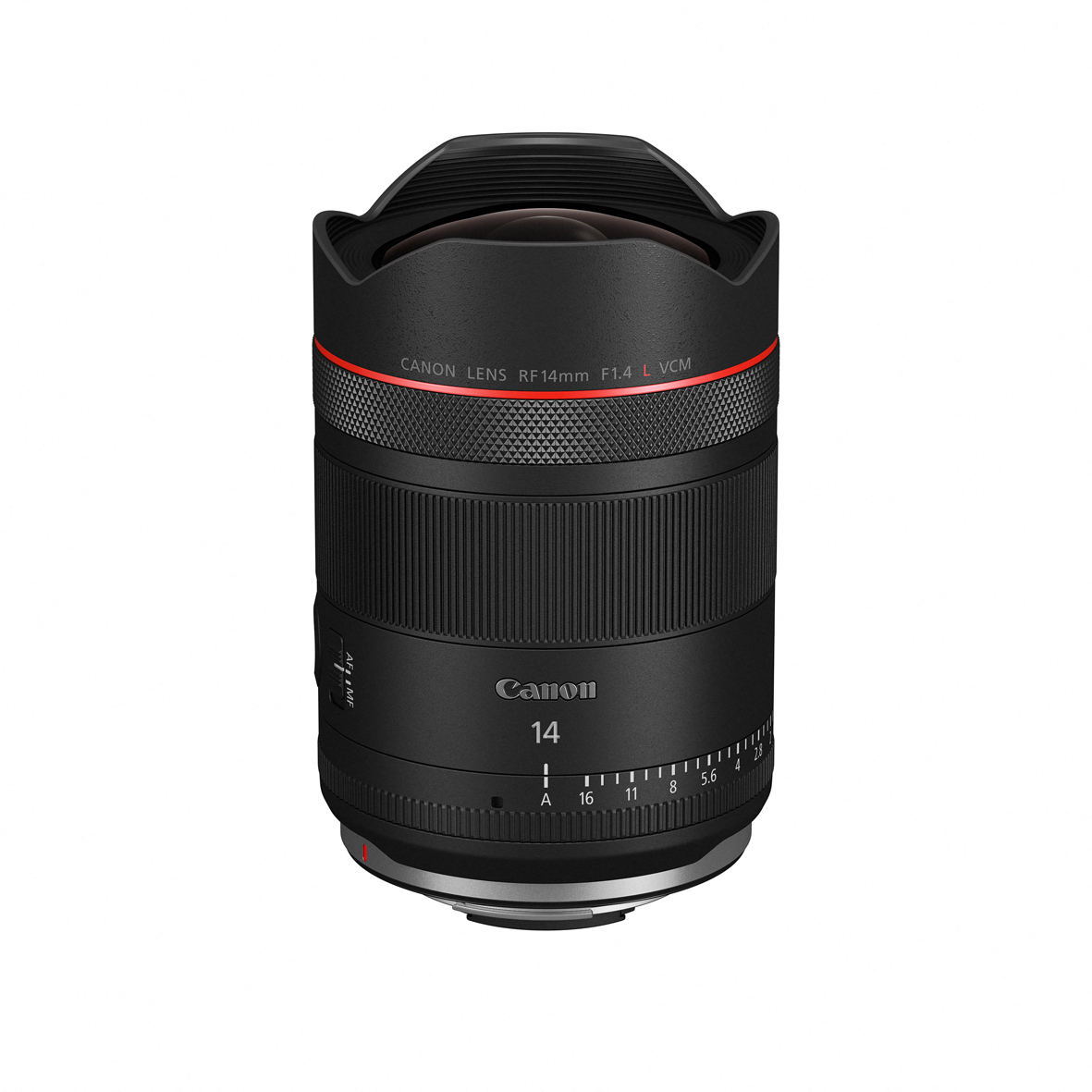 Schräge Frontansicht des Canon RF 14mm f/1.4 L VCM Ultraweitwinkel-Objektivs mit rotem L-Serien-Ring, fest verbauter Gegenlichtblende und manuellem Blendenring vor weißem Hintergrund.